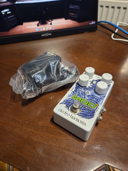 Vând pedală chitară electrică de modulator