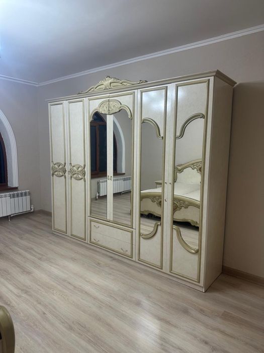 Продам спальный гарнитур  б/у