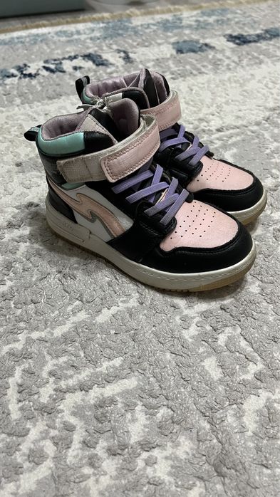 Продам детскую обувь