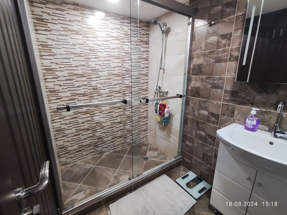 Дава се под наем Тристаен апартамент в Варна, Червен площад - 80 кв.м за 800 € - Снимка #5