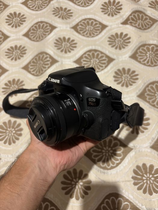 Продам камеру Canon 750d