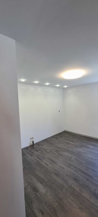 Реновирана къща в Западна промишлена зона! Готова за нанасяне!