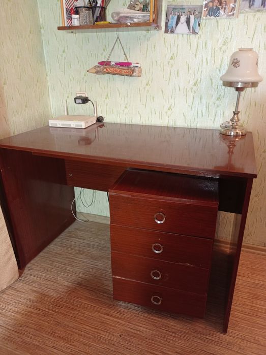 Письменный стол с тумбочкой