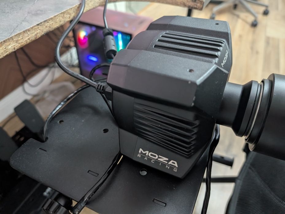 База для симрейсинга Moza r3