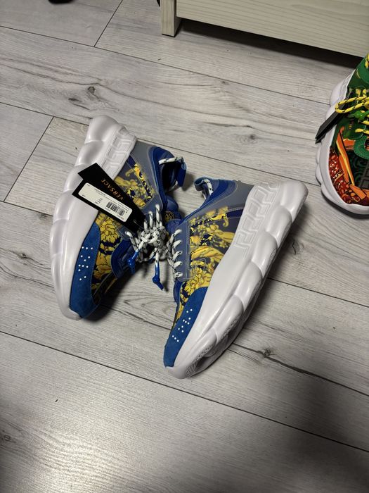 Versace chain reaction