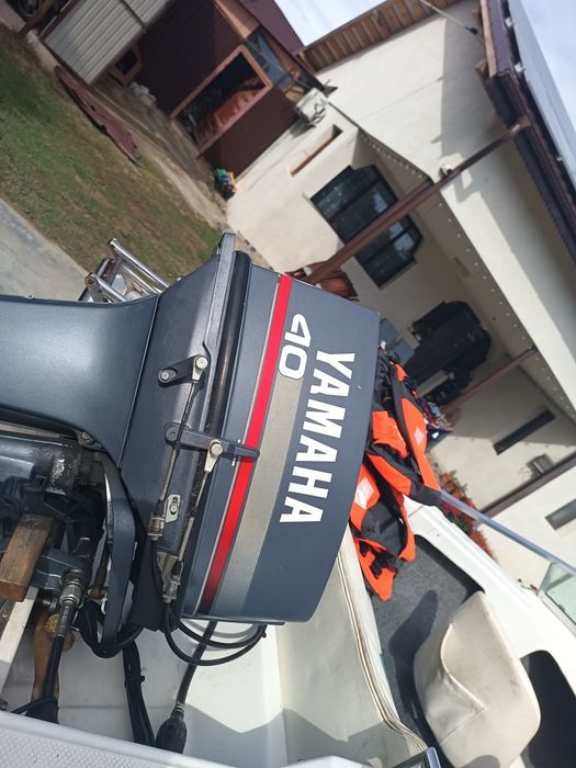 Barca cu motor Yamaha 40cp și peridoc înmatriculat
