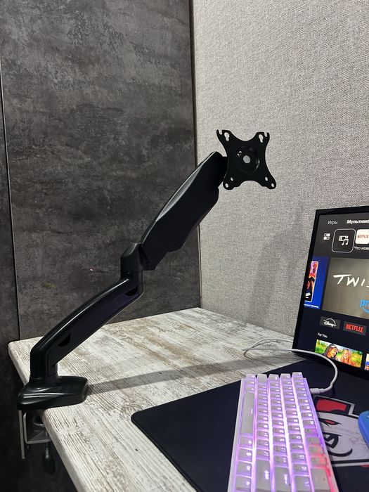 Монитор 60грц с кранштейном