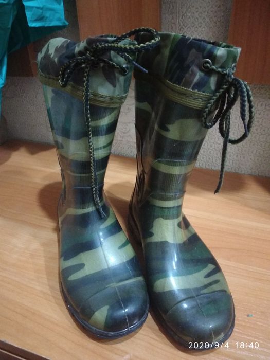 Срочно продам сапоги резиновые