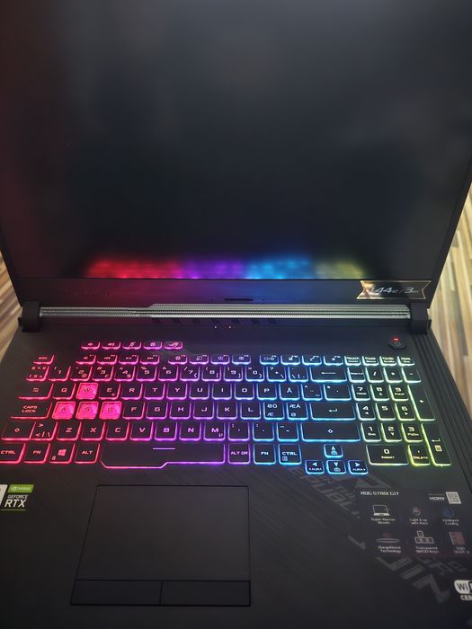 Laptop asus strix g712lws