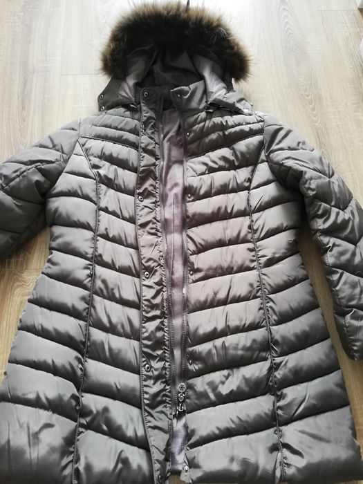 Vând geaca cu glugă damă XL.