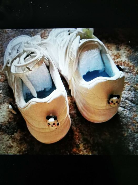 Vând sneakers albi