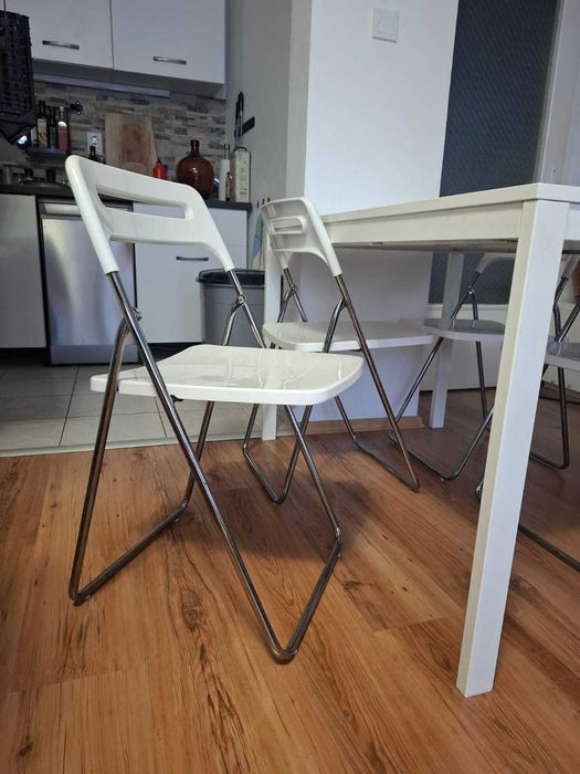 IKEA VIHALS Разтегателна маса за хранене и 4 стола IKEA NISSE