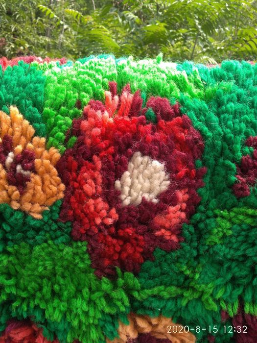 Продава китеник.Много запазен.Антика.Естествена вълна