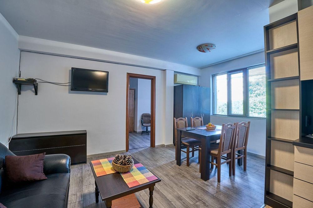 Дава се под наем Двустаен апартамент в Пловдив, Център - 65 кв.м за 460 € - Снимка #3