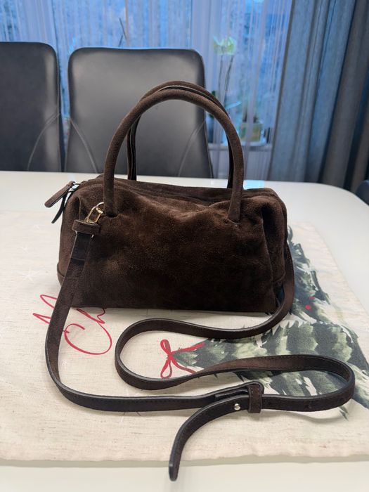 Дамска чанта от естествен велур