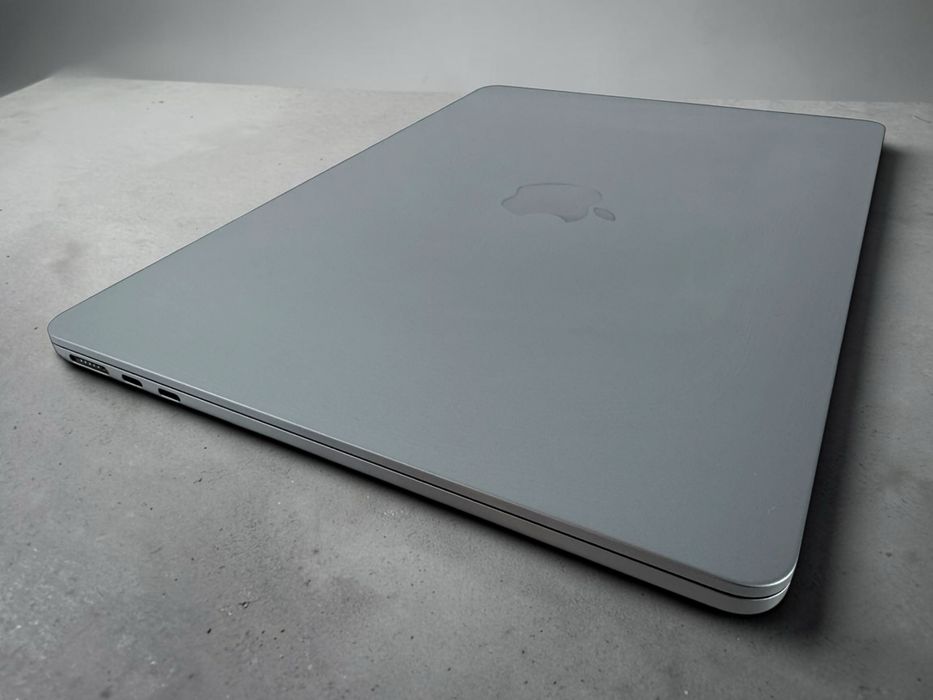 MacBook Air M3 13.6” M3 16RAM 256GB Space Gray 96% Battery!