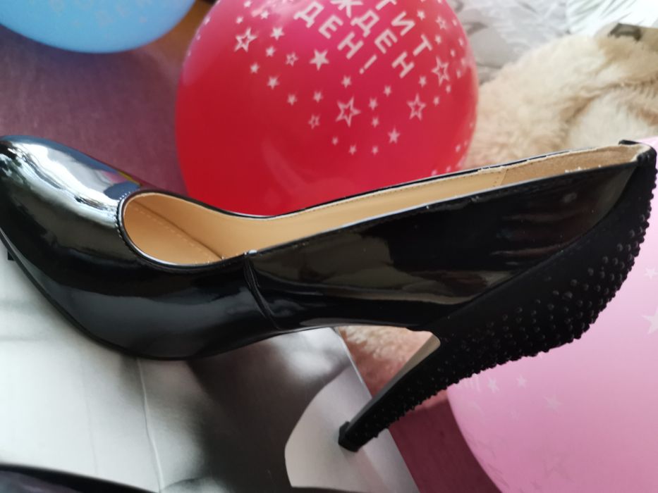 Черни обувки с камъчета