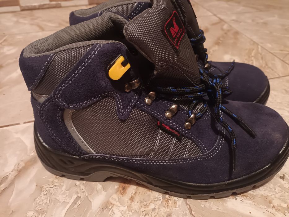 Bocanci de lucru cu protectie