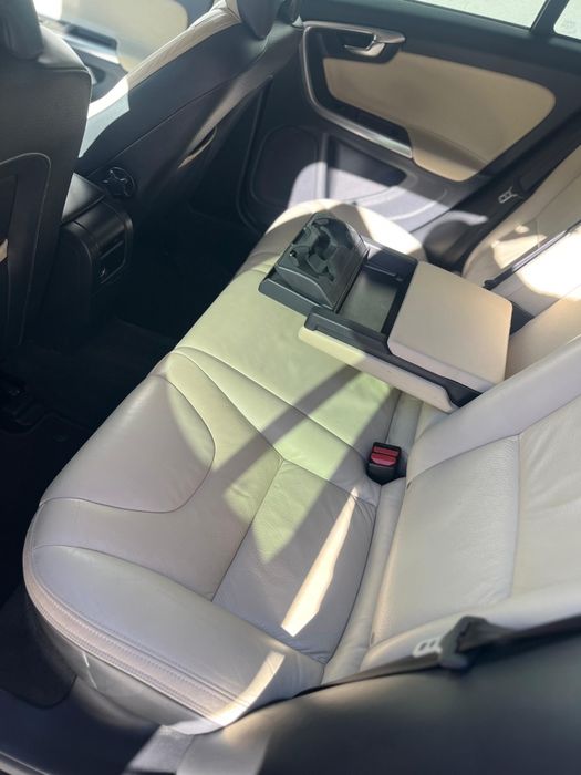 Volvo v60 full option 2.0tdi 5 cilindri recent adus