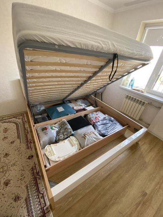Кровать для спальни