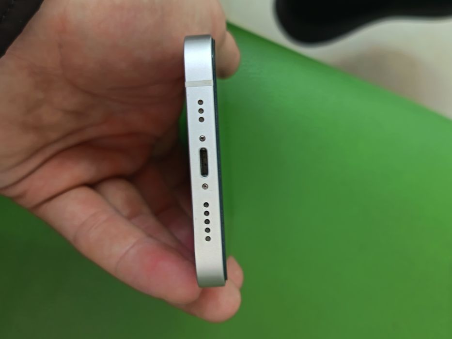 Продам айфон 13 память 128 g