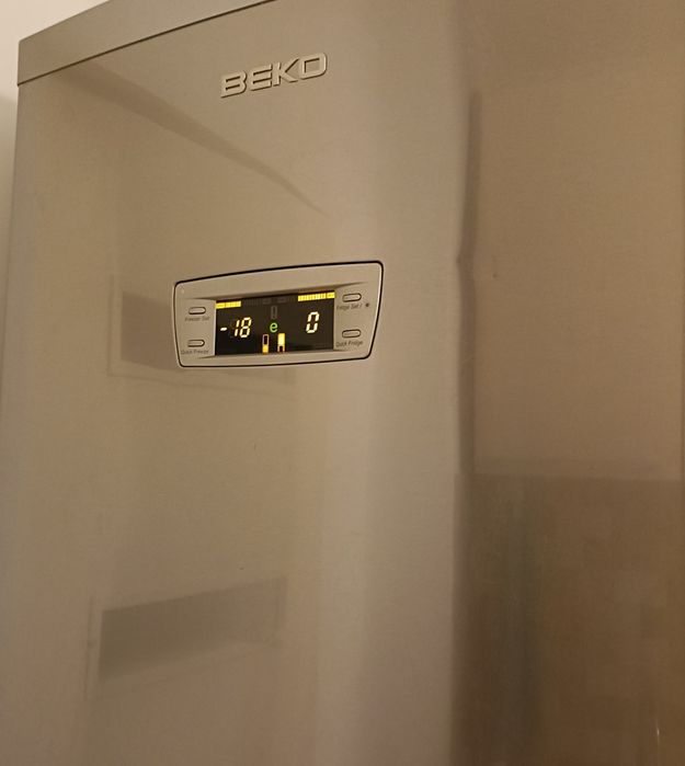 Vând combină frigorifică Beko+hota Heinner