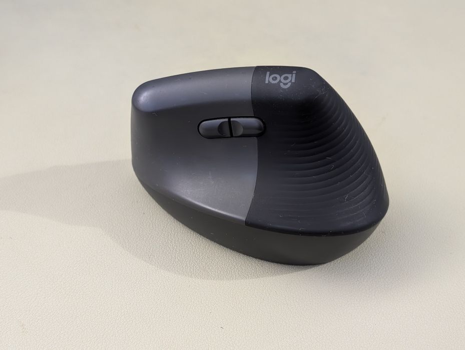 Mouse Logitech Lift Vertical Ergonomic, negru