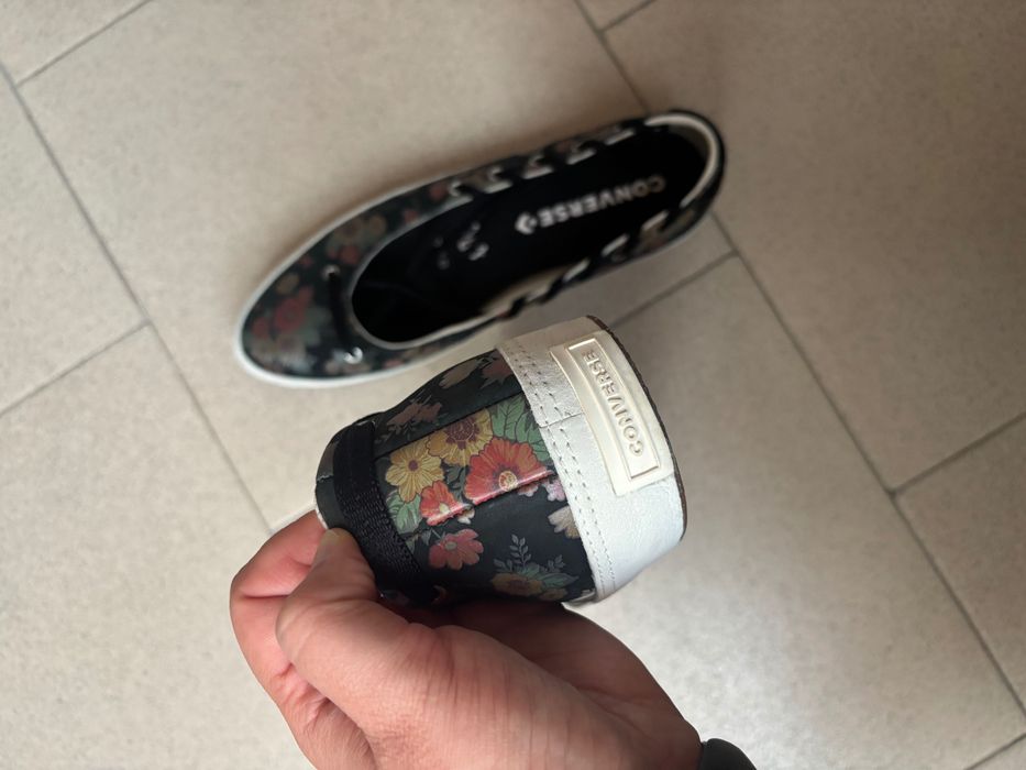 Обувки Converse с връзки