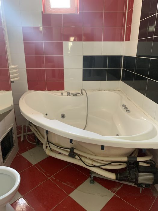 Cadă jacuzzi pe colț cu hidromasaj – COMPLETĂ