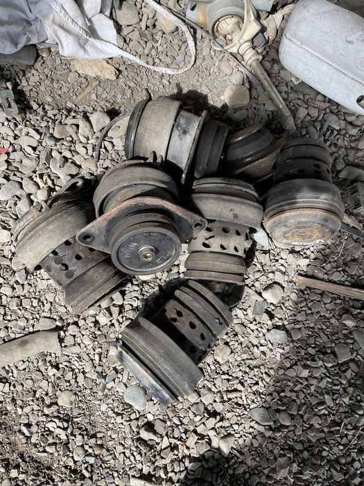 Подушка двигателя гольф 3,пассат б3