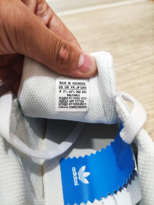 Продам новые кроссовки Adidas Superstar