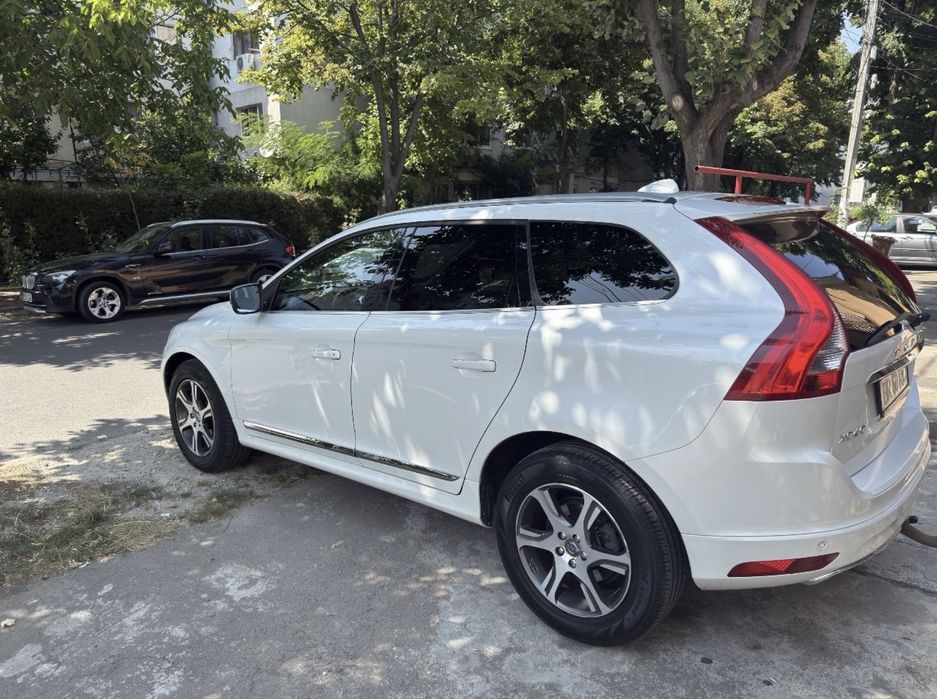 VOLVO XC60 2015 — imagine 8