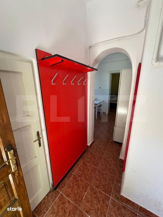 Casa spatioasa cu 6 camere, teren 700 mp, garaj si terasa