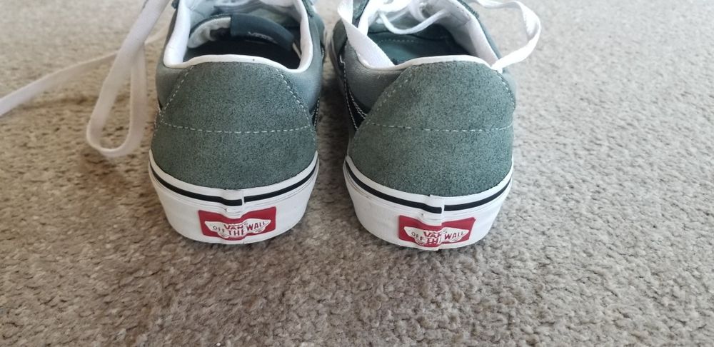 Vans снисърси , кожени.