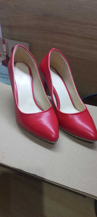 Елегантни дамски обувки стилето, естествена кожа