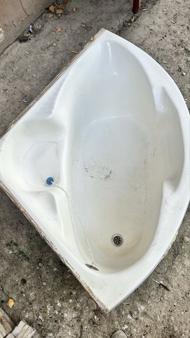Продаётся Ванна чугунная