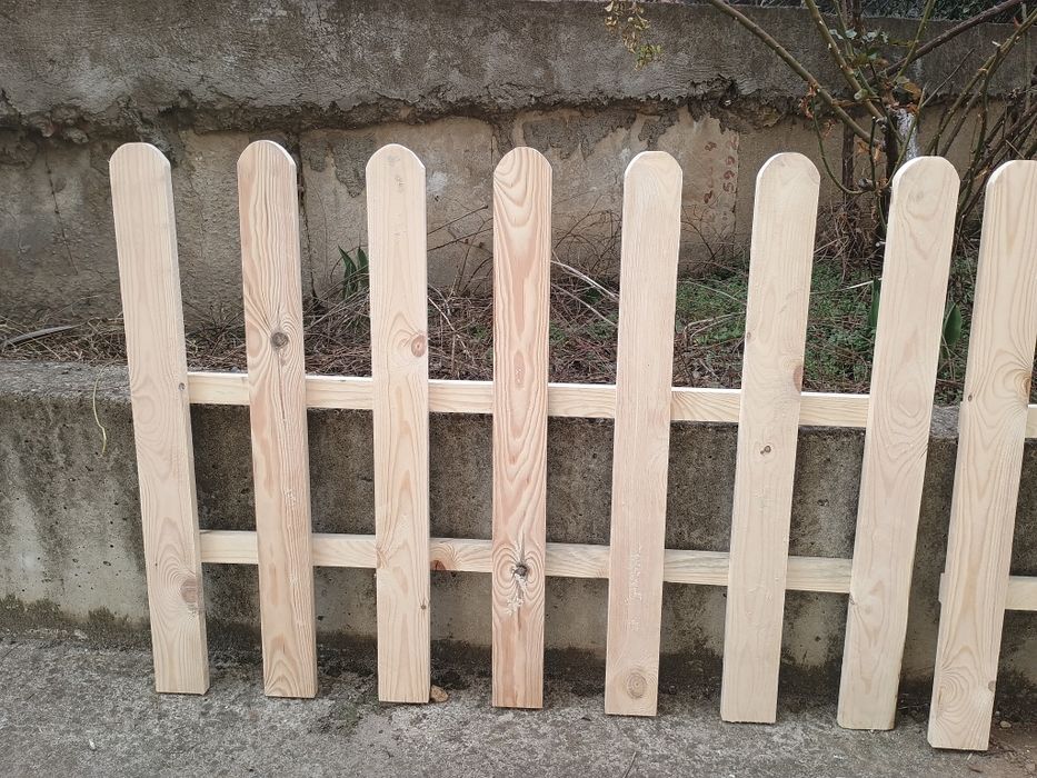 Продавам декоративна дървена ограда