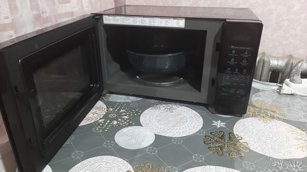 Продам микроволновую печь. LG