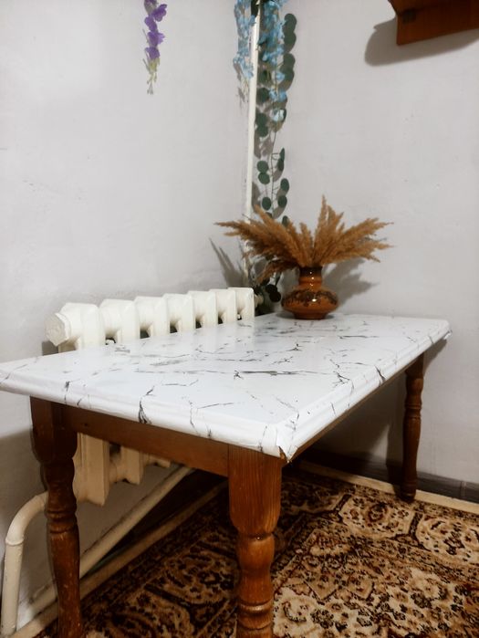 Столик на продажу