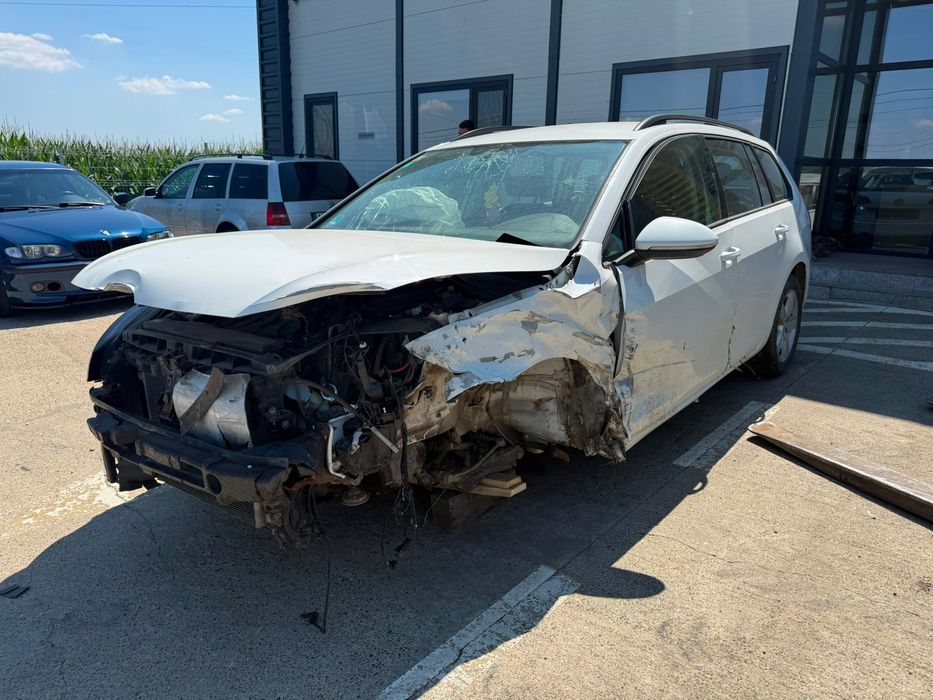 Dezmembrez Vw golf 7 break alb lc9a 2014 1.6 tdi CLHA volan stanga