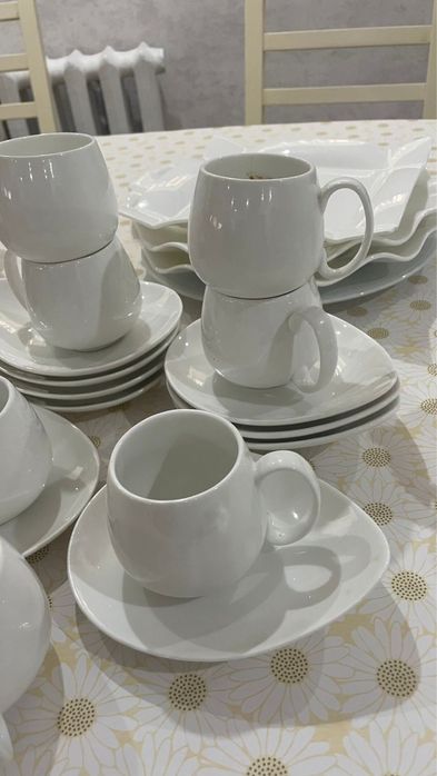 Посуда, чайный сервиз и тарелки  б/у