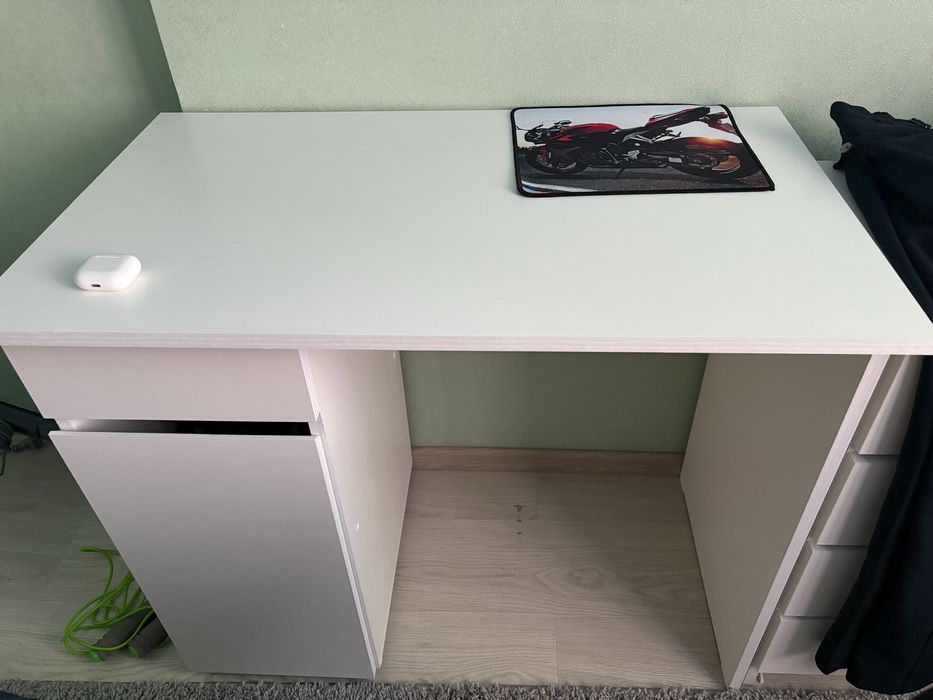 продаю рабочый стол,почти новый срочно цена 30к