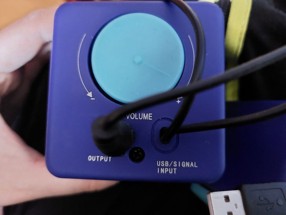 Колонки soyntec 2 штуки