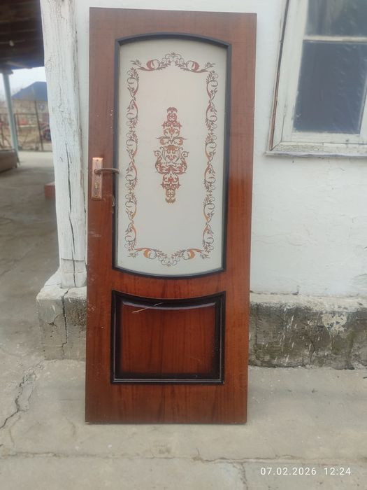 Ағаш есиктер бар