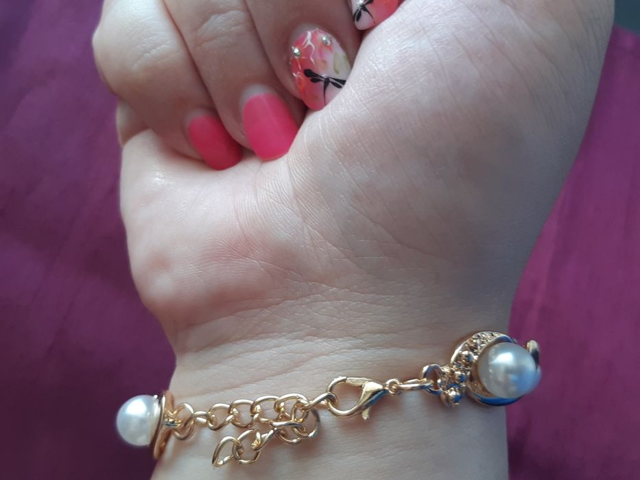 Елегантна Магнитна дамска гривна