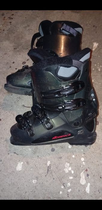 Vând clăpari mărimea38