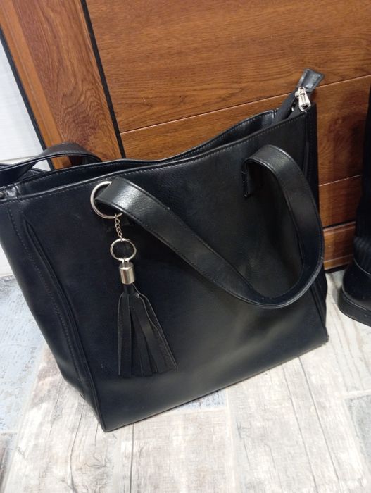 Високи ботуши черни и подарък чанта