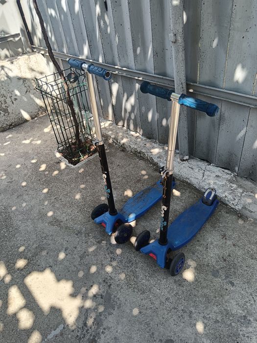 Vând două trotinete copii și o bicicletă cadou