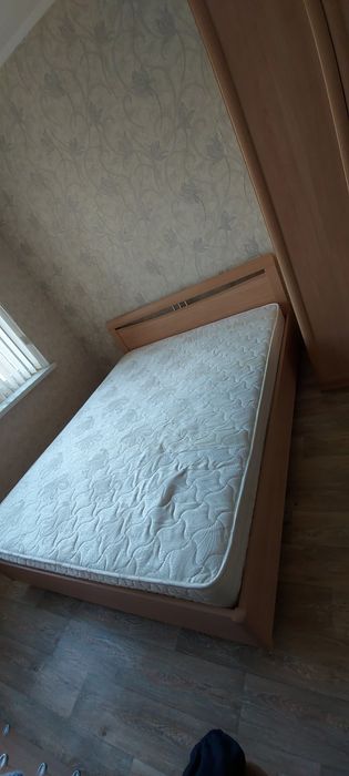 Продаётся двуспальний гарнитур