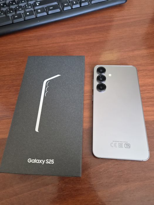Самсунг S25 12/128